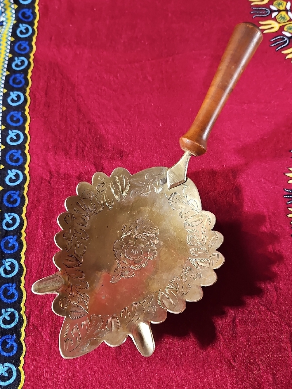 Vintage MCM Etched Brass Leaf Trinket Dish Catchall Ashtray w/Wood Handle